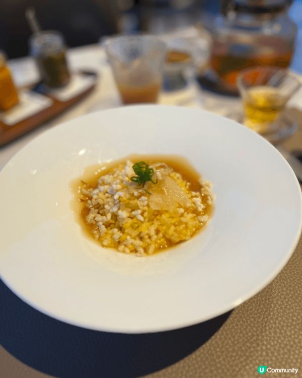 呢間餐廳位於海港城，坐擁維港海景，主打粵菜西造，融合創新手法...