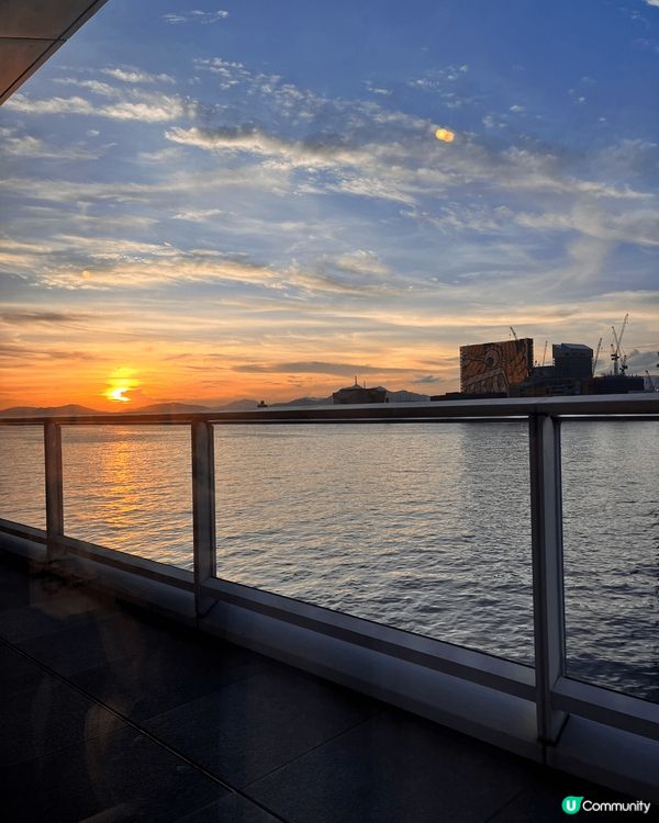 呢間餐廳位於海港城，坐擁維港海景，主打粵菜西造，融合創新手法...