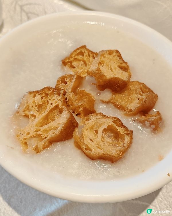 週末到馬鞍山飲茶，海港酒家的柴魚花生粥好心思，上面加了油炸鬼...