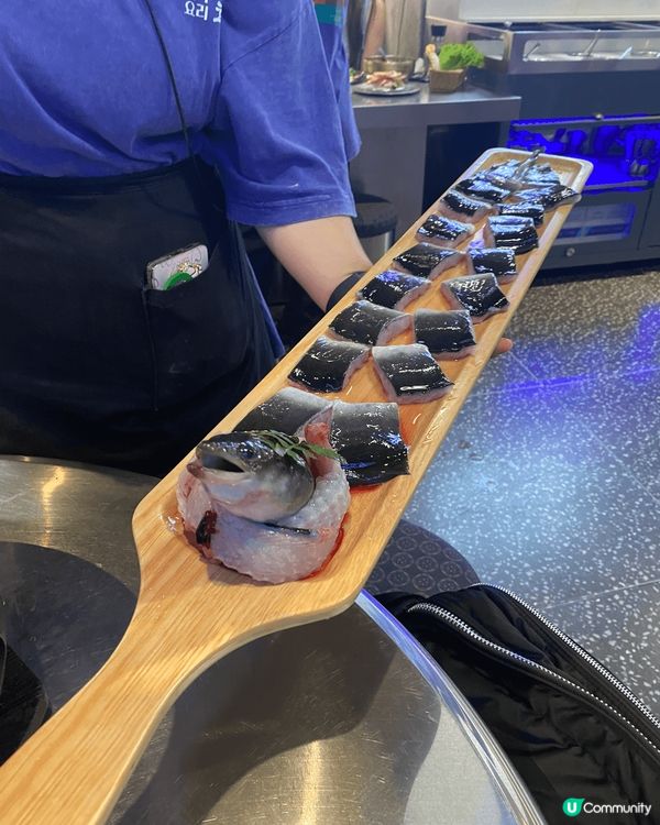 我想推介位卡深圳北村韓食烤活鰻啊，呢個鰻魚條條生猛，肉質肥美...