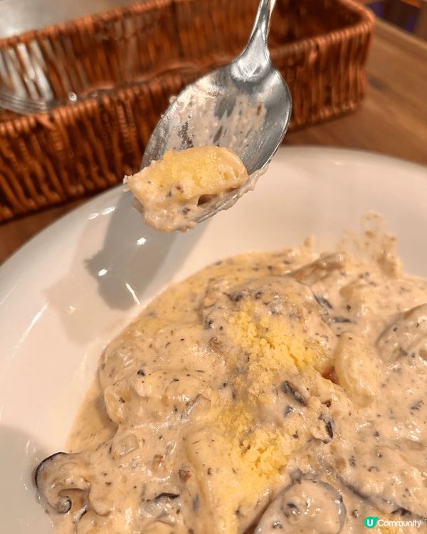 土瓜灣漆咸道北嘅遇見你，黑松露忌廉雜菌薯仔粉，食落煙煙韌韌，...