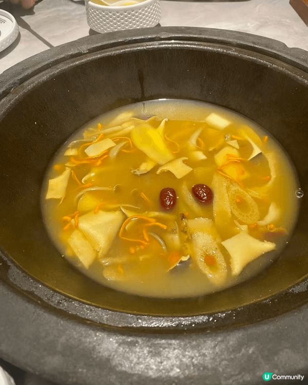 萬象城「芸山季」菌菇養生鍋，鮮甜濃郁菌菇，嫩滑脆皮雞，一場驚...