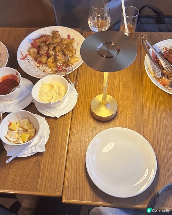 中環7號碼頭餐廳 watermark 餐廳裝修特別高貴 侍應...