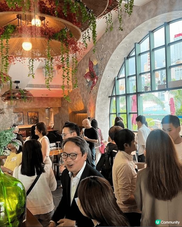 中環7號碼頭餐廳 watermark 餐廳裝修特別高貴 侍應...