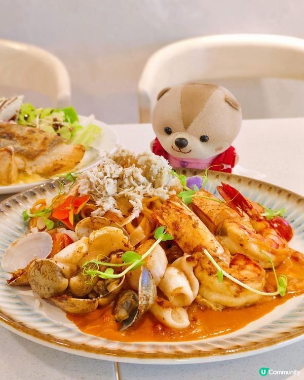 女生愛吃甜品，既可打卡又可跟朋友一起