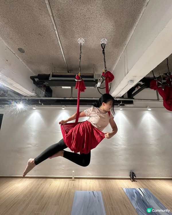 空中瑜伽初體驗！🧘‍♀️ 飄浮舒展超爽！✨