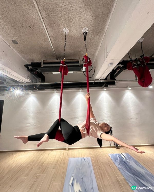 空中瑜伽初體驗！🧘‍♀️ 飄浮舒展超爽！✨