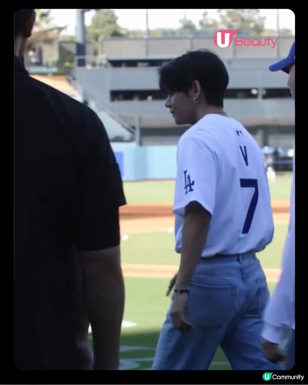 BTS V現身洛杉磯擔任開球嘉賓 與大谷翔平世紀同框