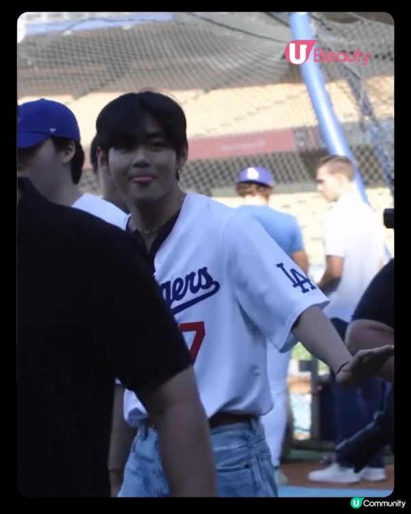 BTS V現身洛杉磯擔任開球嘉賓 與大谷翔平世紀同框