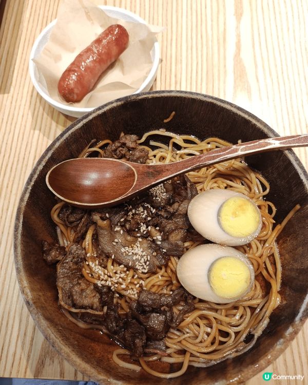 第一张是 蜂蜜厚多士配奶油，厚切片吐司堆叠，淋满奶油，顶端有...