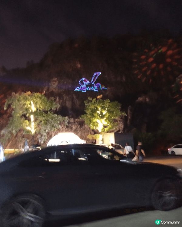 在江門山水四合院晚上的環境非常清優美麗；最出名就是黑松露燒鵝...