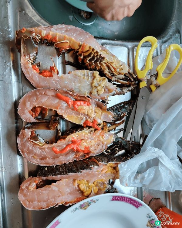 自家烹調小蜜蜂龍蝦 ,新鮮美味  ,加埋上湯芝士 ,倍添美味...