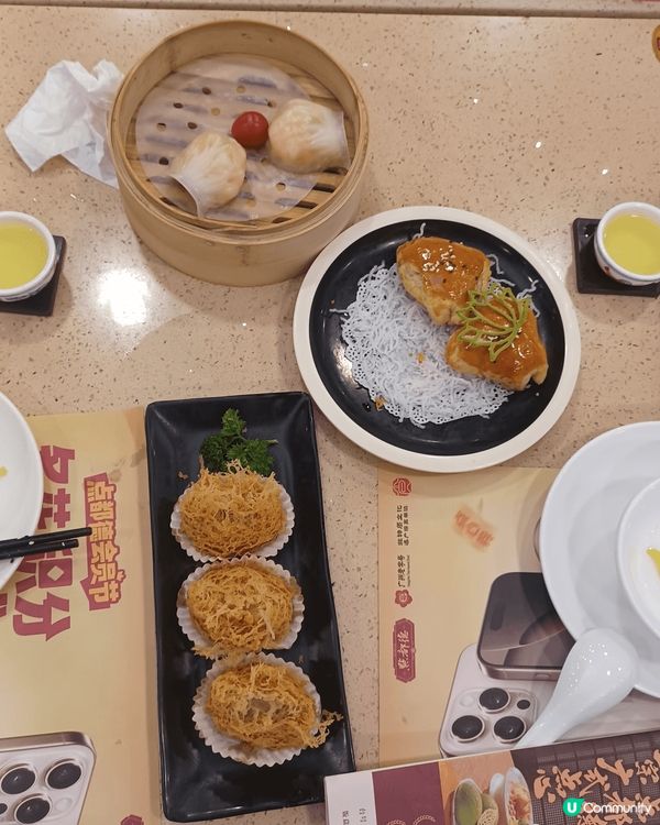 第一次在深圳陶陶居飲茶，點1點了他們的招牌點心，蝦餃晶瑩通透...