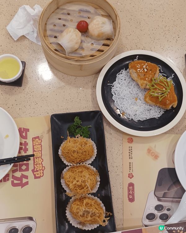 第一次在深圳陶陶居飲茶，點1點了他們的招牌點心，蝦餃晶瑩通透...