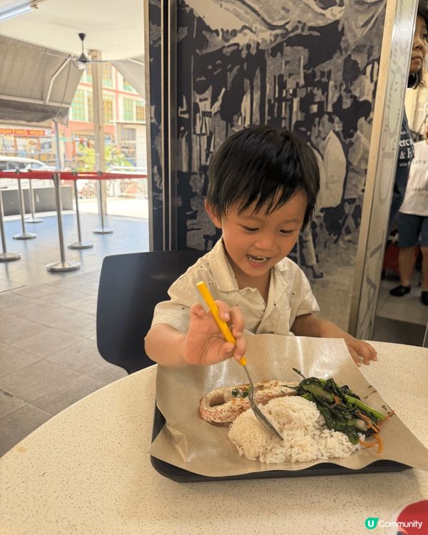 最愛一家人去試食餐廳和美食。分享比大家