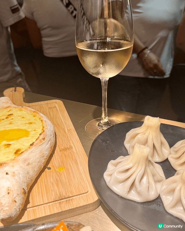 格魯吉亞菜系以大量芝士製作，加上當地係葡萄酒發源地，飲酒平過...