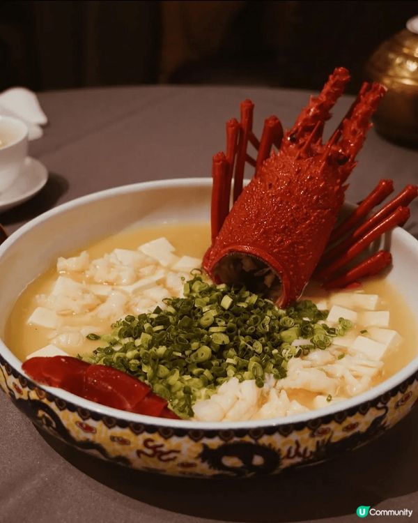 高水準嘅中菜廳，中國天井式建築，餐廳搜羅世界各地最時令嘅食材...