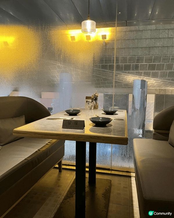 位於旺角雅蘭中心的牧羊少年咖啡館環境寬敞舒適，店內還有專屬書...