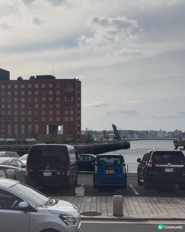 搭乘日本慢行復古小火車 💕 欣賞門司港景色