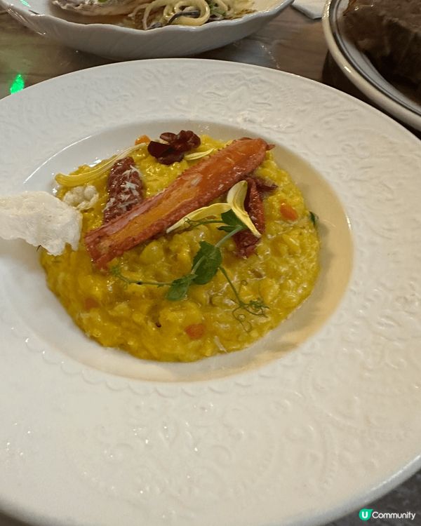 Royal inn 龍蝦湯好飲，T骨扒好煙韌！沙律薯條好味😋...