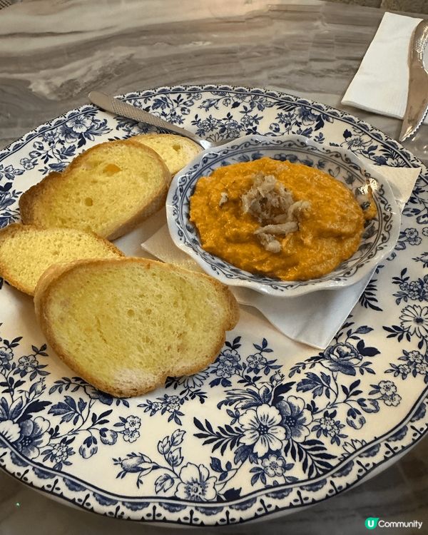 Royal inn 龍蝦湯好飲，T骨扒好煙韌！沙律薯條好味😋...