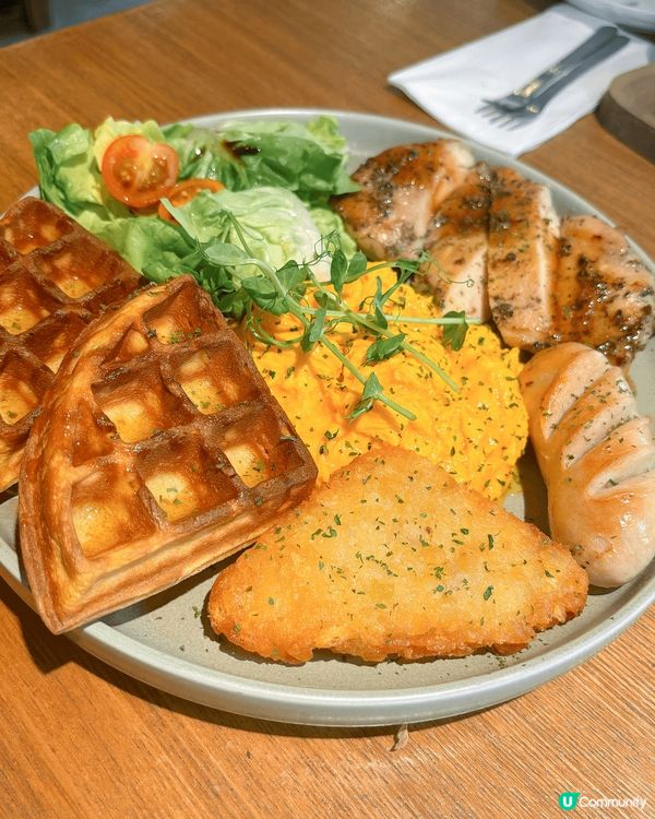 位於太子與深水埗交界的不苦，是一間木系cafe，店內很有空間...