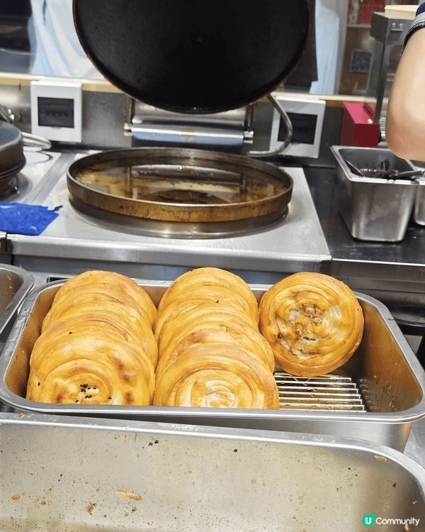 酥小滿牛肉餅, 經過都會聞到的超級香的牛肉餅,  酥小滿是以...