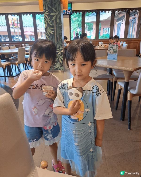 海洋公園的熊貓薈餐廳，有熊貓主題的特色兒童餐，除左餐廳的大型...