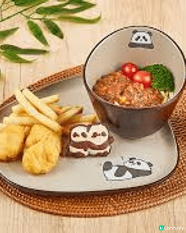 海洋公園的熊貓薈餐廳，有熊貓主題的特色兒童餐，除左餐廳的大型...