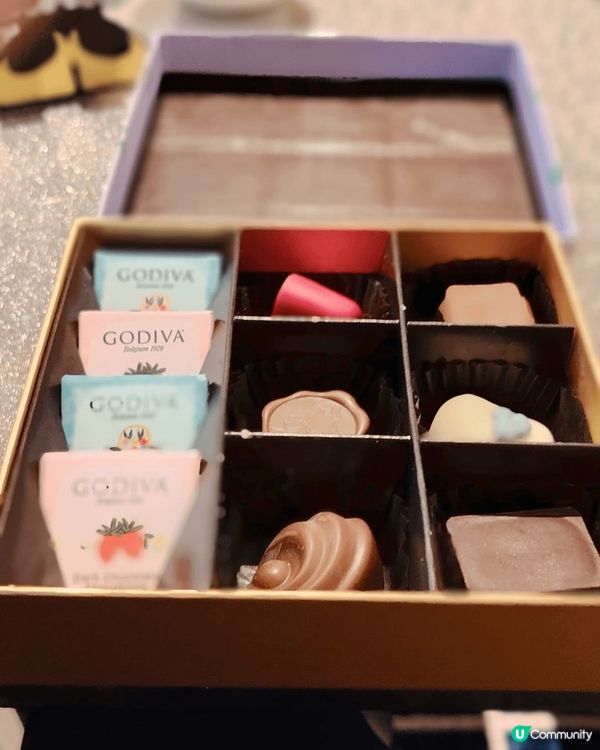 - Godiva朱古力*：「月下甜聚，與摯愛共享Godiva...