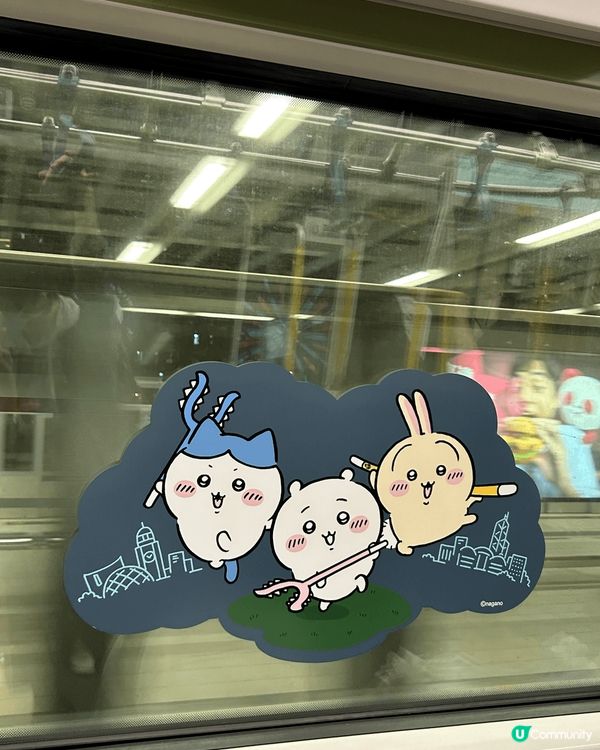 好幸運遇見了Chiikawa主題列車！搭港鐵屯馬線幸運坐上了...