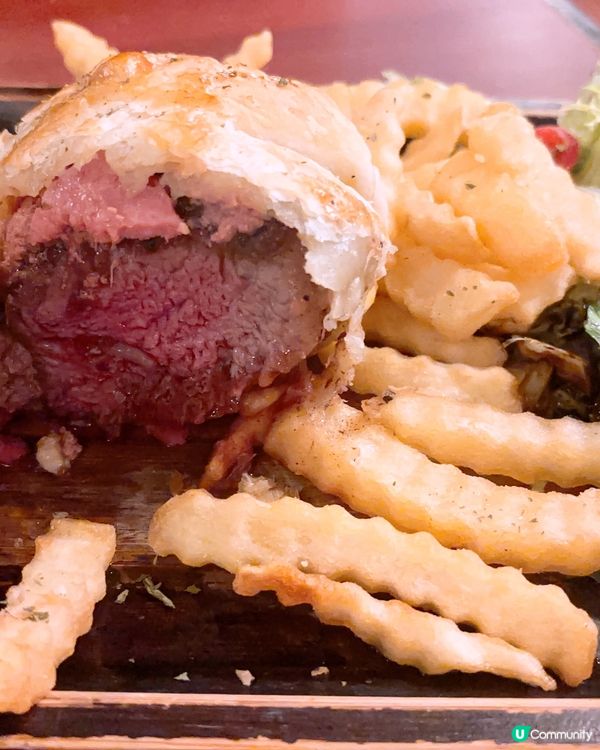 二百幾蚊食到威靈頓同埋兩磅豬手😳