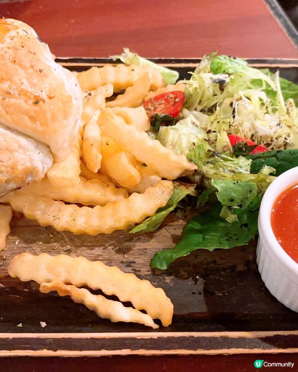 二百幾蚊食到威靈頓同埋兩磅豬手😳