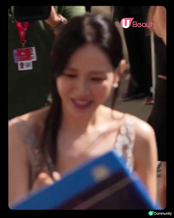 孫藝真、李炳憲踏上威尼斯紅毯 兩套仙氣造型亮相