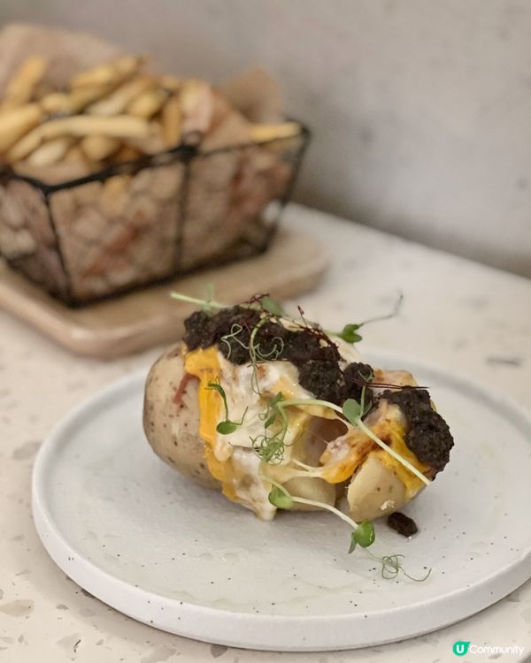 《尖沙咀舒適木系多國菜》