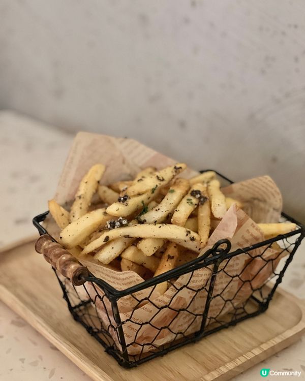 《尖沙咀舒適木系多國菜》