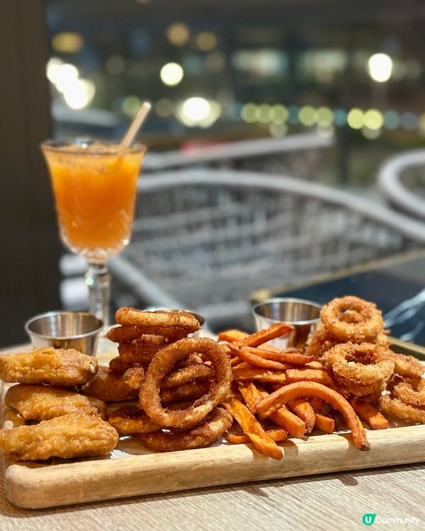 露台海景扒房主打海鮮肉類燒烤😍