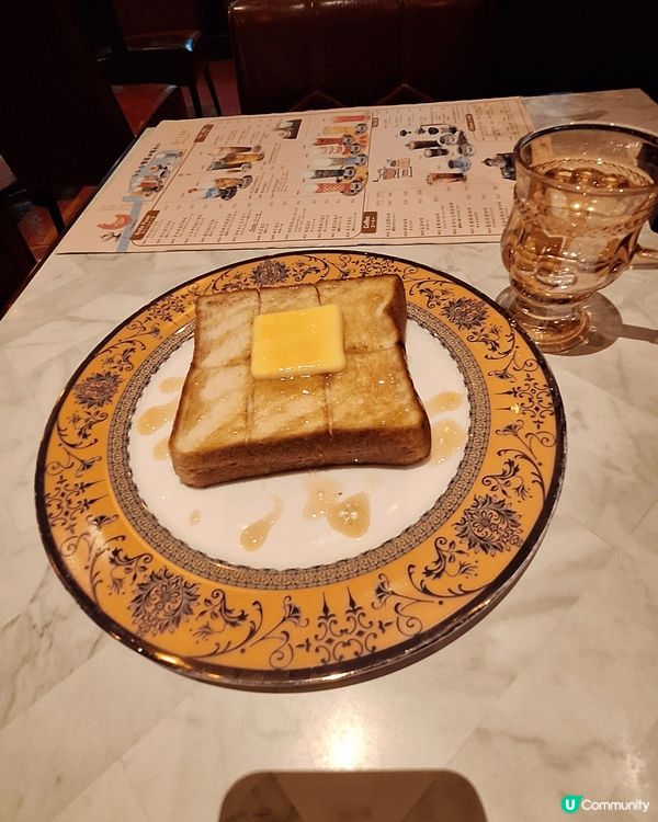 灣仔合和商場星光喫茶洋食，裝修充滿懷舊感，出至日本著名設計師...