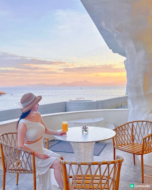 吹着慵懶的海風💨😌日落黃昏每刻天色都在變幻💗在天黑之前🥰目光...