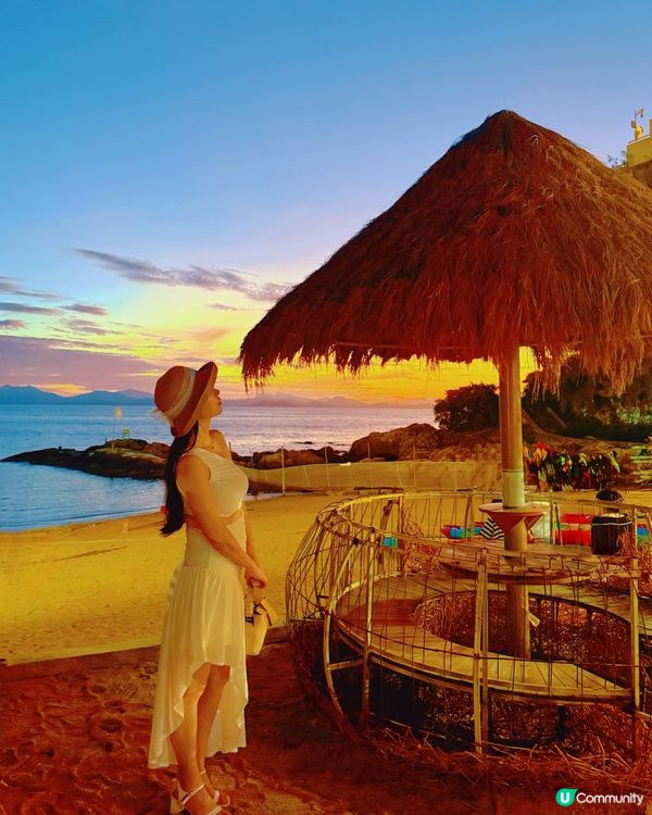 吹着慵懶的海風💨😌日落黃昏每刻天色都在變幻💗在天黑之前🥰目光...