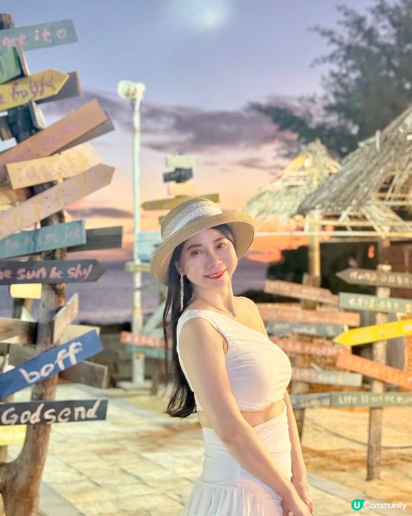 吹着慵懶的海風💨😌日落黃昏每刻天色都在變幻💗在天黑之前🥰目光...