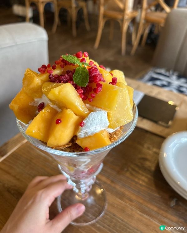 用完熟芒果做的 🥭 芒果芭菲