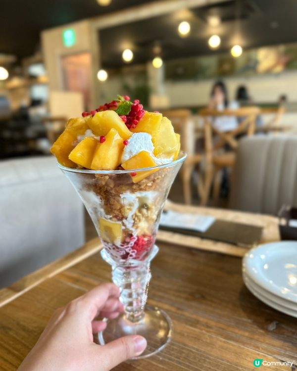 用完熟芒果做的 🥭 芒果芭菲