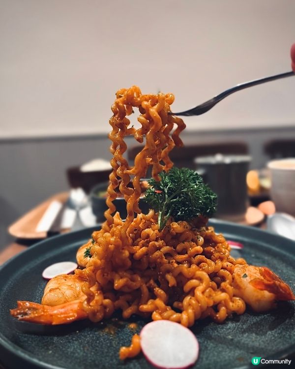 意粉控注意！鰂魚涌新店開張🥳 捲捲意粉超吸睛！🍝