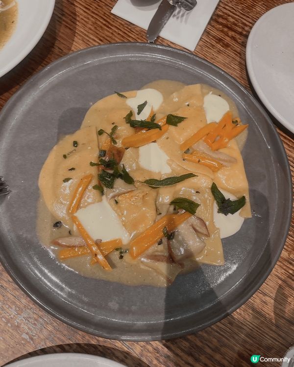 Tipo00係墨爾本入面都算好出名既餐廳，今次特別提前網上預...