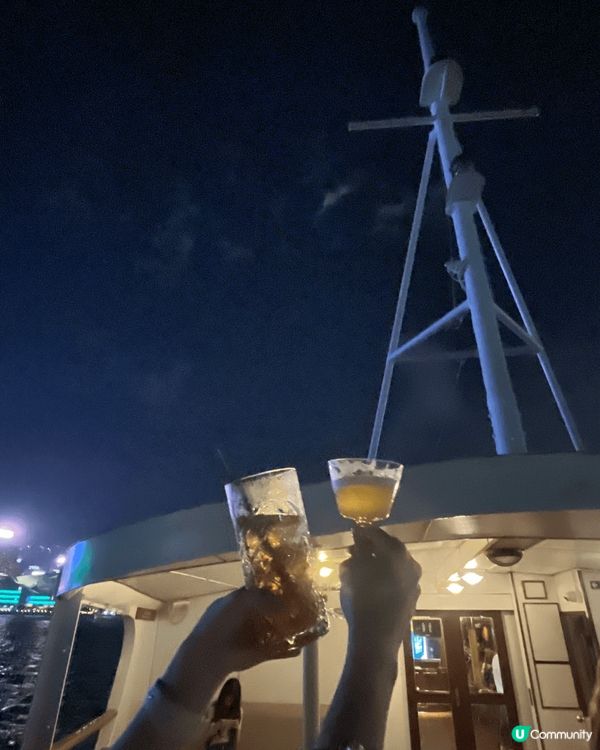 我地去咗Stay Bar嘅維港遊，真係一個全新嘅香港夜晚。🌃...