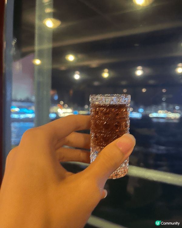 我地去咗Stay Bar嘅維港遊，真係一個全新嘅香港夜晚。🌃...