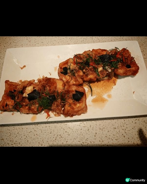 黑松露豆腐鍋巴係樂天皇朝嘅出品, 其實樂天皇朝除咗8式小籠包...