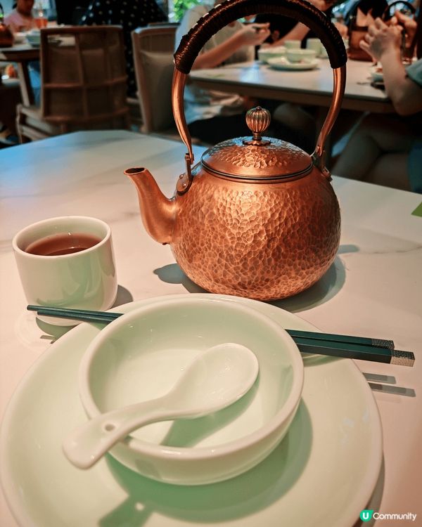 位於朗豪坊嘅綠茶餐廳有好多特色大家食品, 就好似上載不知毛筆...