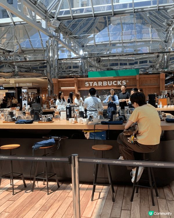 周末時我去了在太古城中心閑逛時發現有個展覽，是星巴克25週年...